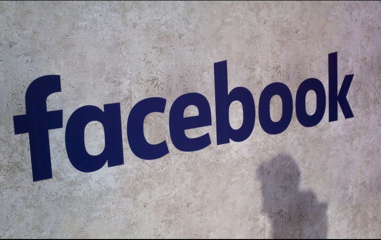 La compañía Facebook ha sido presionada para frenar de manera transparente la fesinformación que circula en sus páginas. AP / ARCHIVO