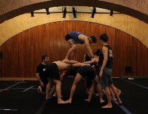 Una docena de malabaristas y artistas escénicos integran la puesta en escena 