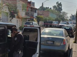 Vieron con sorpresa que a lo largo de toda la calle había decenas de patrullas estacionadas, ambulancias y acordonamientos por doquier. EL INFORMADOR / S. Blanco