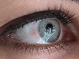 Las glándulas lagrimales tienen la función de hidratar el ojo, pero en algunos casos, como en adultos mayores y pacientes con afecciones reumáticas, suele haber deficiencias. AP / ARCHIVO