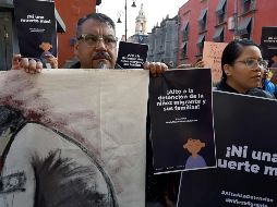 Activistas se manifestaron afuera de Palacio Nacional, en Ciudad de México, en contra de las detenciones de migrantes. AFP/A. Estrella