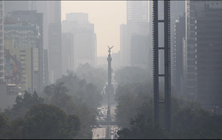 Vista del velo de contaminación presente en la Ciudad de México este viernes. EFE/M. Guzmán