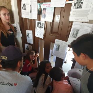 Familiares de desaparecidos se manifiestan afuera de Casa Jalisco