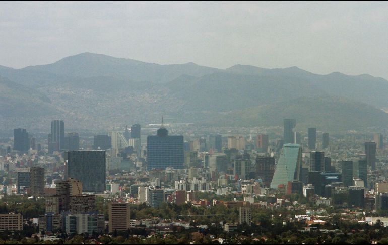 La calidad del aire en el Valle de México mejoró en relación con la concentración de partículas reportadas en la mañana del viernes. EL INFORMADOR / ARCHIVO