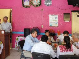 El Mandatario se encuentra de gira de trabajo en Chiapas, donde se tomó un tiempo para comer en Teapa, antes de ir a Palenque. FACEBOOK / Andrés Manuel López Obrador