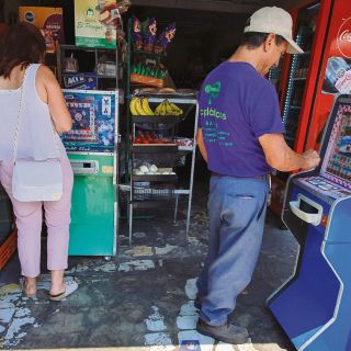 Pese a operativos para retirarlas, regresan máquinas tragamonedas