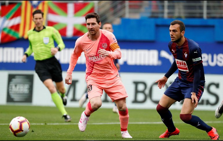 Messi (C) también ganó el reconocimiento en las dos temporadas anteriores a la presente.  EFE/J. Herrero