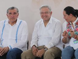 López Obrador (c) habló en el marco de un recorrido por ejidos de Balancán, Tabasco. NTX/Presidencia