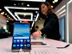 Google acató el mandato del presidente Donald Trump y canceló tratos con Huawei, que ha sido señalada por espionaje. AFP/Archivo