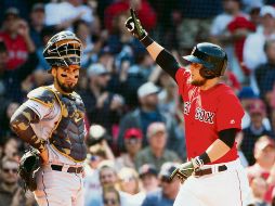 Michael Chavis se voló la barda por Boston, que evitó la barrida ante los Astros. AFP / K. Ryley