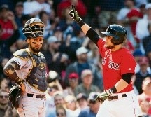 Michael Chavis se voló la barda por Boston, que evitó la barrida ante los Astros. AFP / K. Ryley