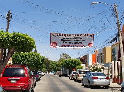 Los vecinos colocaron mantas con advertencias para los delincuentes. EL INFORMADOR/R. Bobadilla
