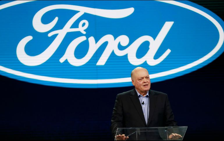 El consejero delegado de Ford, Jim Hackett, dijo que el proceso de supresión de empleos se completará para finales de agosto. AP/ARCHIVO