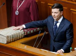 Volodimir Zelenski durante su investidura como presidente, en una ceremonia en el Parlamento o Rada Suprema en Kiev. AP/E. Lukatsky