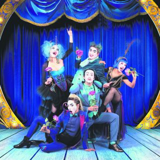 ¡Están locos por el canto y el teatro!