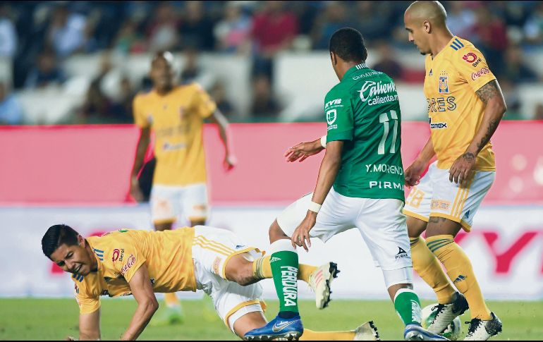 El duelo de la Jornada 1 entre León y Tigres resultó emocionante, con goles al inicio del encuentro y al final. Todo terminó con un salomónico empate a dos goles. MEXSPORT