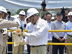 López Obrador destacó que el campo de Ixachi producirá hasta 80 mil barriles diarios de crudo ligero, y más de 600 millones de pies cúbicos diarios de gas en 2022. EFE/Presidencia de México