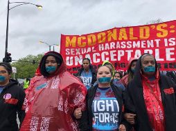 Este movimiento está inspirando a las trabajadoras de la industria de la comida rápida a denunciar sus casos. TWITTER / @WarOnWant
