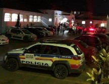 Por el momento, se desconocen los motivos del ataque y el atacante está en hospital siendo atendido y detenido, reportan autoridades locales. TWITTER / @_cregional
