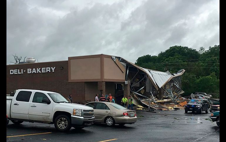 Afectaciones en un supermercado de Hartville, Missouri, tras un posible tornado el 21 de mayo. AP/Missouri State Highway Patrol.