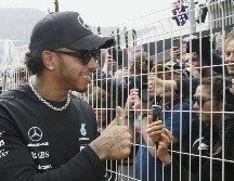 Lewis Hamilton encabeza la clasificación de pilotos, apenas por una diferencia de siete puntos sobre su compañero de equipo, Valtteri Bottas. AP / L. Bruno