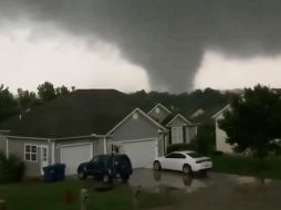 Toma de video de un tornado ayer en Carl Junction, Missouri. AP/C. Higgins