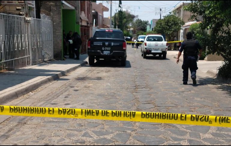 Del hecho se informó al Ministerio Público y al Servicio Médico Forense, quienes acudieron al sitio para levantar indicios de los hechos.  ESPECIAL/