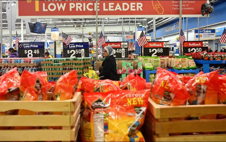 Tiendas como Walmart y Target han alertado por un aumento en sus precios a causa de los gravámenes. AFP/F. Brown