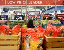 Tiendas como Walmart y Target han alertado por un aumento en sus precios a causa de los gravámenes. AFP/F. Brown