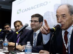 El presidente de la Canacero, Máximo Vedoya, acompañado por  Óscar Chaín, Alonso Ancira y Guillermo Vogel, participa en la 71 asamblea de este organismo. NTX/A. Monroy