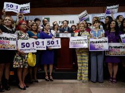 Mario Delgado, coordinador de Morena en la Cámara de Diputados, anuncia en conferencia de prensa la aprobación de la Ley de paridad de género. SUN/I. Stephens