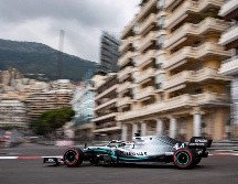 El pentacampeón británico no tuvo rivales en la sesión de ayer en el Gran Premio de Mónaco, sexta competencia de la temporada de la Fórmula Uno. AFP/A. Isakovic