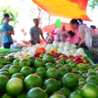 A menos les alcanza para comprar la canasta básica