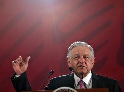 Andrés Manuel critica a aquellos que se quedaron callados cuando dieron contratos para construir hospitales y contratistas vinculados al gobierno. EFE / S. Gutiérrez
