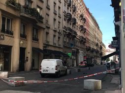 La fiscalía de Lyon (este de Francia) trabaja con la hipótesis principal de que el origen del estallido está en un paquete bomba colocado junto a una panadería de una conocida franquicia. TWITTER / @prefetrhone