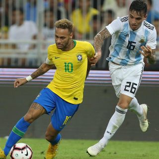 Jugadores de la Selección brasileña defienden a Neymar