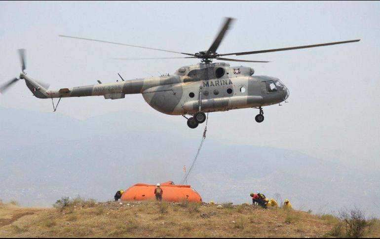 Se desplomó el helicóptero MI-17 mientras realizaba un trabajo para contener un incendio forestal. TWITTER / @AztecaNoticias