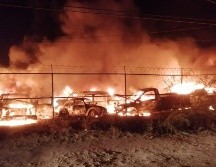 En el lugar localizaron un incendio en varios vehículos propiedad del municipio. “Aparentemente alguien le prendió fuego, es lo más lógico por la hora y por todo, no es normal que se prendan de la forma en la que se prendió”. ESPECIAL/
