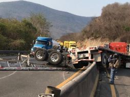 El accidente ocasiona que su remolque 