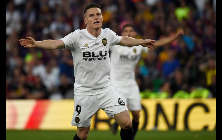 Kevin Gameiro celebra tras anotar el primer gol del Valencia al 21'. AFP/J. Jordan