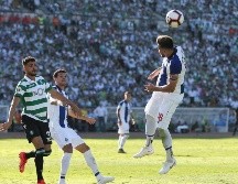 El mexicano Héctor Herrera (saltando), capitán del Porto, fue titular y disputó los 90 minutos del partido. TWITTER/@FCPorto