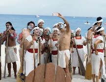 Más de 500 años después, los mensajeros de nuestros tiempos -mujeres y hombres- cumplen la misma ruta, saliendo el viernes 17 de mayo de Xcaret con el primer rayo de Sol. EL INFORMADOR / F. González