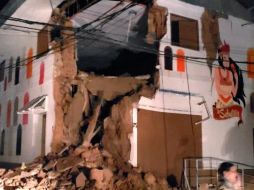 Muchas casas quedaron destrozadas debido al movimiento telúrico, informaron autoridades. EFE / @bomberospe