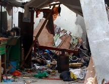 La primera explosión ocurrió en el norte de Katmandú, la segunda fue en una casa en la parte central de la ciudad y una tercera explosión hirió a dos personas que al parecer eran integrantes del grupo que transportaban los explosivos. EFE / H. Shrestha