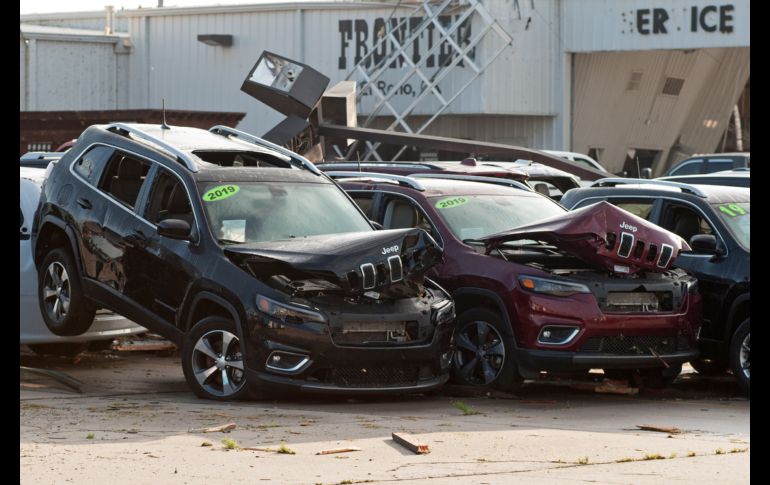 Una agencia de vehículos en el El Reno. Se estima que el tornado alcanzó una velocidad de 179 a 217 kilómetros por hora. EFE/T. Purvey