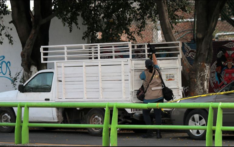 Investigadores acuden a la zona donde fueron encontrados los cadáveres en Chilpancingo. EFE/J. de la Cruz