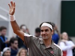 Federer se sintió bien sobre la arcilla de París. EFE