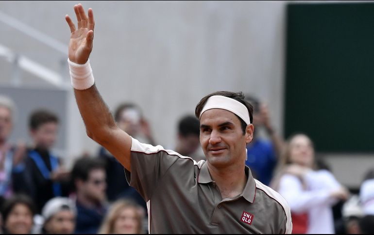 Federer se sintió bien sobre la arcilla de París. EFE
