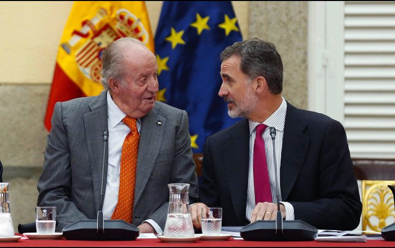 Juan Carlos I junto a su hijo Felipe VI, durante una reunión del patronato de la Fundación Cotec el pasado 14 de mayo. EFE/ARCHIVO