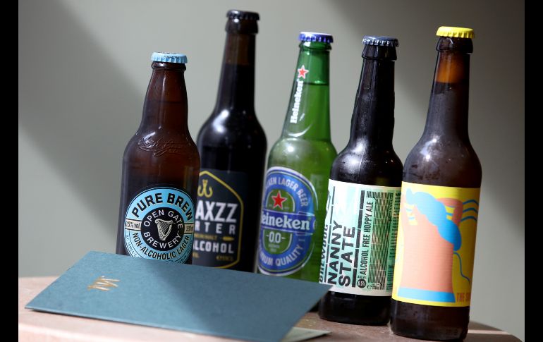 Los refrigeradores del bar están albergan variadas bebidas sin alcohol. AFP/P. Faith